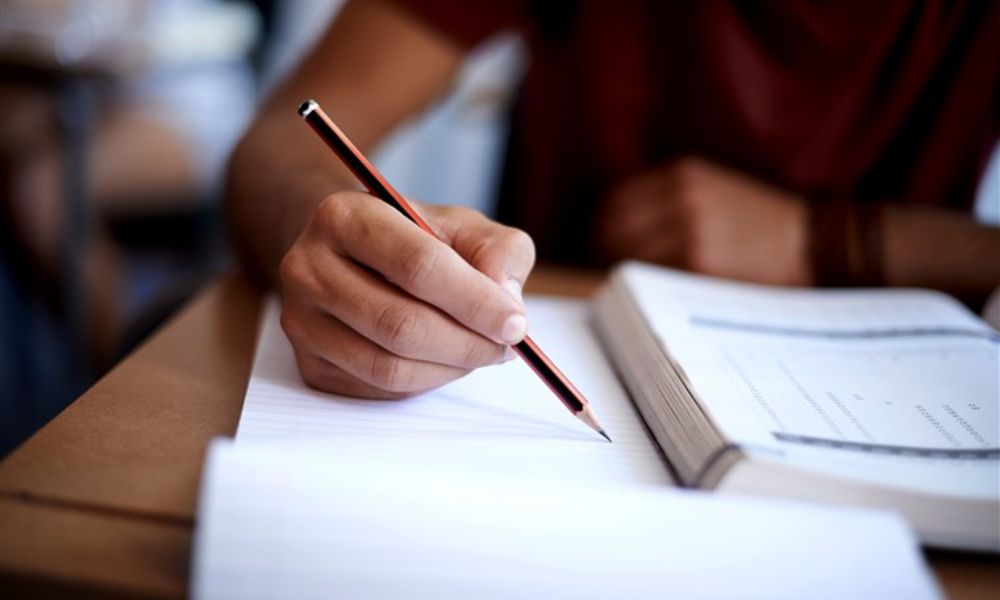 Negocio de realización de tareas preocupa a universitarios en Nuevo León