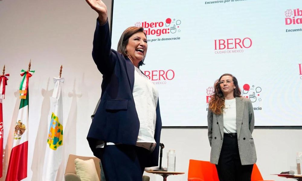 Xóchitl Gálvez reafirma su postura contra gobiernos autoritarios en encuentro con la comunidad universitaria