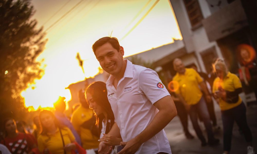 César Garza Arredondo presenta su declaración 3 de 3 en busca de la alcaldía de Apodaca