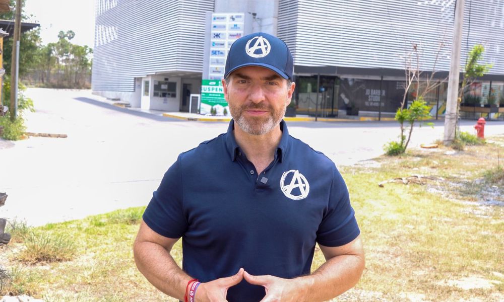 Adrián de la Garza denuncia acoso electoral en Monterrey