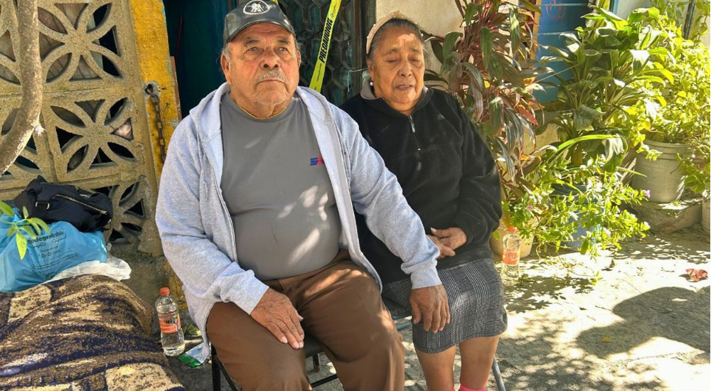 DIF Guadalupe brinda apoyo a adultos mayores tras incendio que consumió su vivienda