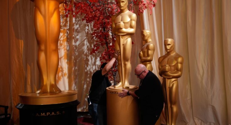 La 98ª edición de los Premios Oscar resplandece con la llegada de actores y celebridades al Teatro Dolby.