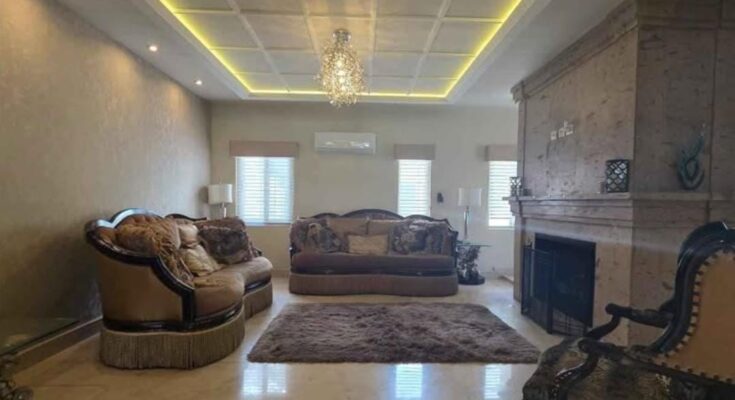 Descubre detalles sobre la lujosa casa donde vivió Karina Barrón, ahora disponible por 13.9 millones de pesos.