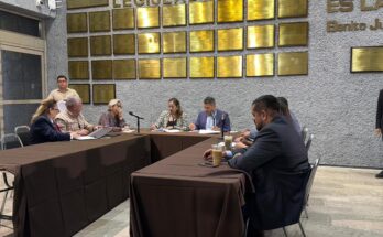 La Comisión de Gobernación ha aprobado la licencia de Arratia, lo que potencialmente colocaría a su esposa como alcaldesa.