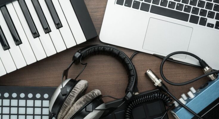 Adéntrate en la investigación de Natalia Neira Nieto sobre cómo la música refleja tradiciones y rasgos de grupos sociales.