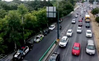 Anuncian cierres y contraflujos en Eloy Cavazos debido a la construcción de un nuevo puente peatonal. Entérate más aquí.