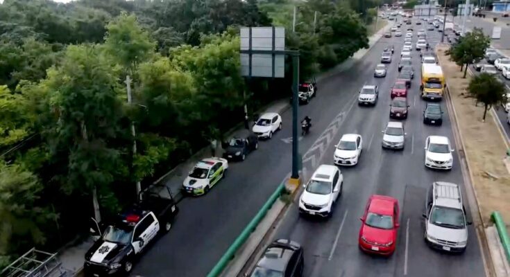 Anuncian cierres y contraflujos en Eloy Cavazos debido a la construcción de un nuevo puente peatonal. Entérate más aquí.