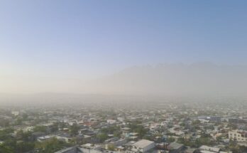 A pesar de la festividad, Monterrey enfrenta mala calidad del aire por tolvaneras y polvo de Texas