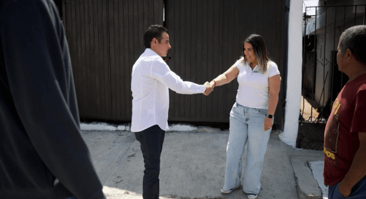 Una acción solidaria de Miguel Flores y Arturo Islas transforma la vida de un vecino en Monterrey, apoyando su hogar