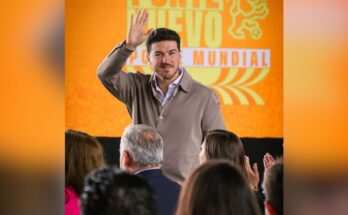 El gobernador Samuel García viaja a Nueva York para impulsar la economía de Nuevo León ante banqueros en el Summit de Bloomberg.