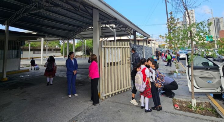 Estudiantes y docentes regresan a la actividad educativa con la recta final del ciclo escolar 2025-2026 tras la Semana Santa.