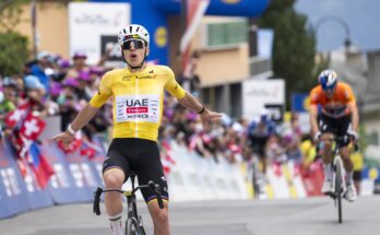 El ciclista esloveno Tadej Pogacar conquista el Tour de Romandía, destacando en cada etapa. Descubre su triunfo.