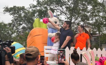 El desfile del Día del Niño en Monterrey reunió a familias y celebró la infancia con la presencia de Samuel y Mariana.