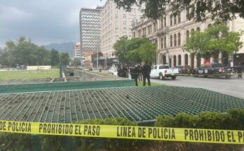 Un hombre fue encontrado sin vida en una jardinera de la Macroplaza, provocando atención y preocupación entre los ciudadanos.