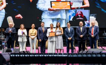 Mariana Rodríguez destaca la necesidad de apoyar a las madres con escuelas de tiempo completo en Nuevo León.