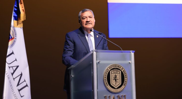 La UANL reconoce el esfuerzo y compromiso de 308 estudiantes en su programa Telentos Universitarios en evento especial.