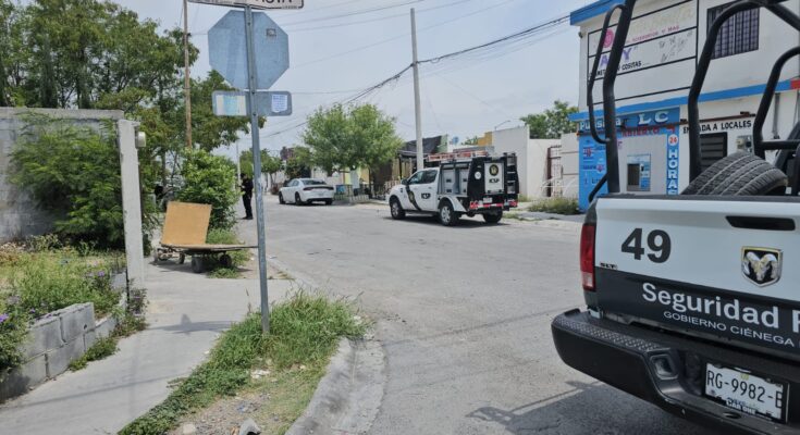 Un ataque armado en Ciénega resultó en cinco muertes, las autoridades realizan un cateo para esclarecer los hechos.
