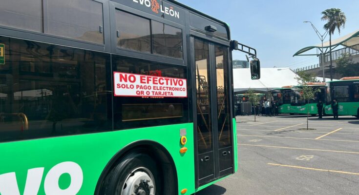 Mejora la conectividad en Nuevo León con la incorporación de 21 nuevos camiones en las rutas 198 y 109.