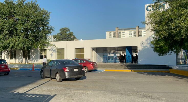 Las amenazas en CUFM han llevado a un operativo de revisión de mochilas, mientras padres deciden la asistencia a clases.