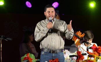 Raúl Cantú conmemora el Día del Niño en Salinas Victoria, generando emociones y premios para los niños de la localidad.