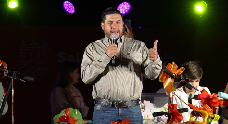Raúl Cantú conmemora el Día del Niño en Salinas Victoria, generando emociones y premios para los niños de la localidad.