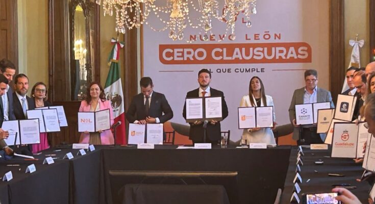El gobernador Samuel García busca mejorar la transparencia en Nuevo León mediante la digitalización de trámites y cero clausuras.