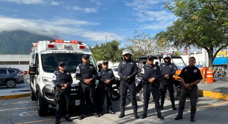 Las intensas lluvias en Guadalupe originaron rescates extraordinarios. Policías salvan a un joven y a una familia atrapada.