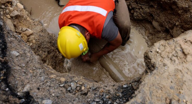 Con una notable eficiencia, Agua y Drenaje resuelve el 98% de los reportes de fugas en menos de 48 horas.