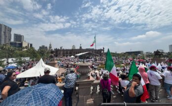 Miles de asistentes se unieron en la Macroplaza para seguir de cerca el discurso de Sheinbaum en un ambiente festivo.