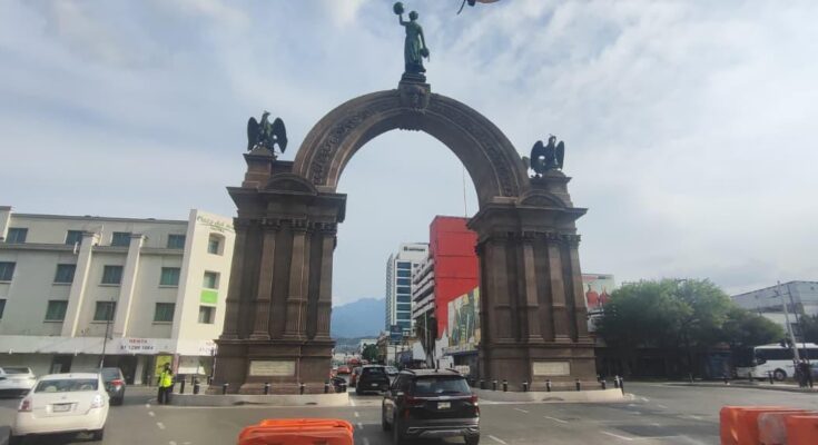 Los nuevos carriles bajo el Arco de la Independencia generan opiniones divididas en la comunidad cultural y patrimonial.