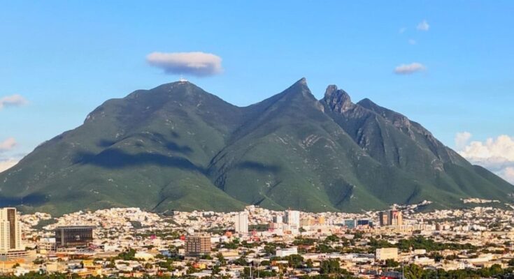 Con temperaturas cercanas a los 40 °C, descubre las recomendaciones esenciales para evitar el golpe de calor en Urbe Regia.
