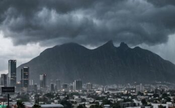 Las fuertes lluvias obligan a la suspensión temporal del FIFA Fan Festival para garantizar la seguridad de los asistentes.