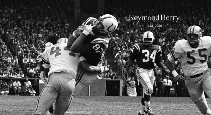 Raymond Berry, considerado uno de los receptores más confiables en la NFL, ha fallecido a los 93 años.