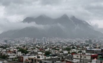 Las últimas informaciones meteorológicas alertan sobre el aumento de lluvias en Nuevo León debido a un sistema frontal.