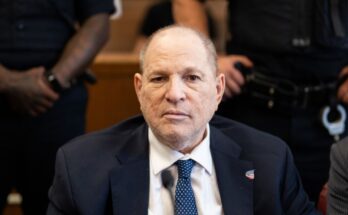 La Fiscalía de Manhattan ha retirado un cargo de violación contra Harvey Weinstein, lo que genera amplias reacciones.