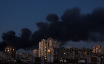 Moscú anuncia ataques aéreos en Ucrania, dejando un saldo trágico de 13 muertos y destruyendo instalaciones estratégicas.