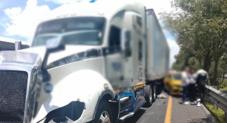 Conoce la situación actual de la autopista México-Toluca hoy 8 de julio, incluyendo bloqueos y manifestaciones.