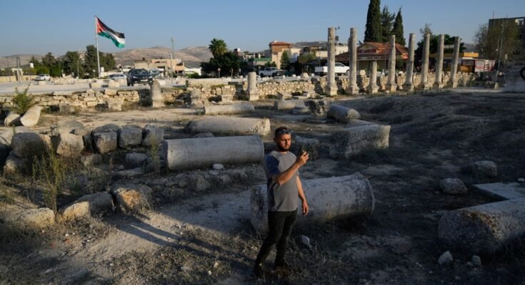 La UNESCO incluye importantes sitios históricos en Cisjordania y Líbano en su Lista del Patrimonio Mundial, destacando su valor cultural.